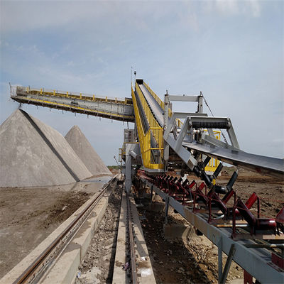 Apilador voladizo lateral del corral para la manipulación de materiales a granel