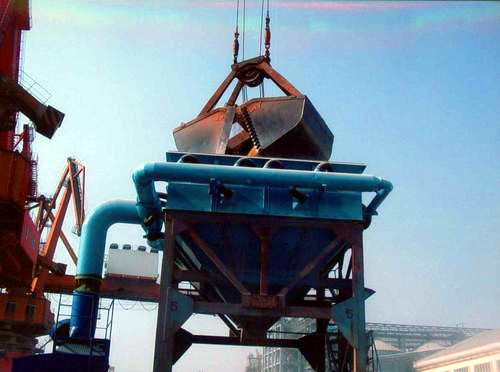 Tolva montada neumático automotor de Eco para el movimiento de materiales a granel terminal del puerto