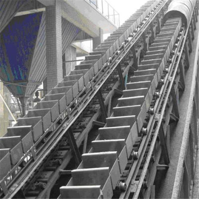 La alta pendiente pesca el elevador de cubo con caña continuo con la cadena central