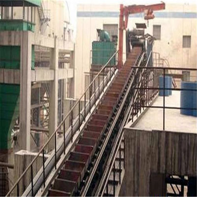 La alta pendiente pesca el elevador de cubo con caña continuo con la cadena central