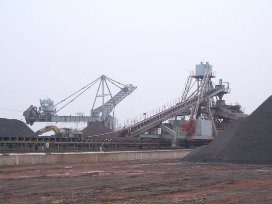 Corral material a granel que apila y que reclama el equipo para el almacenamiento del carbón