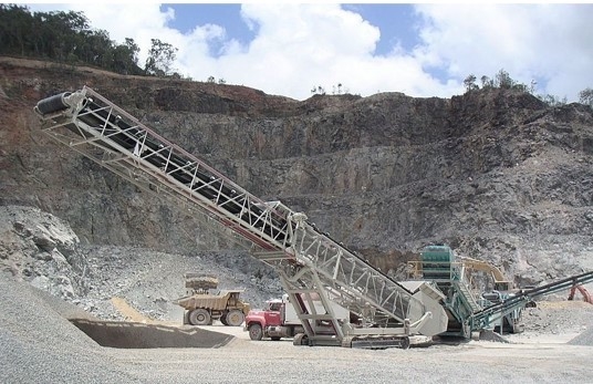 Transportador radial móvil del auge del apilador para el movimiento de materiales a granel