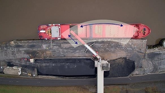 Transportador telescópico radial móvil del apilador en el puerto para el cargamento material a granel de la nave