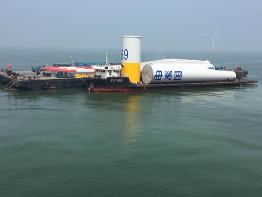 Parte grande de soldadura que trabaja a máquina el acero de carbono de la torre de la turbina de viento costero